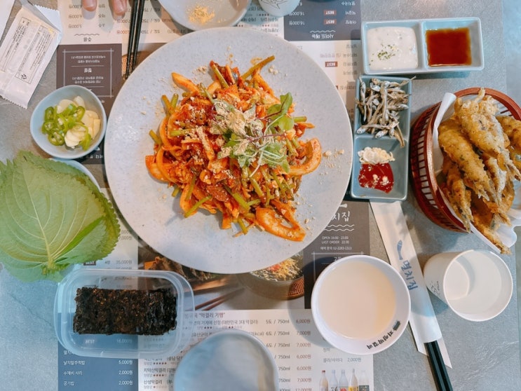  특이한 멸치 안주와 다양한 막걸리가 가득한 문정 '멸치집'