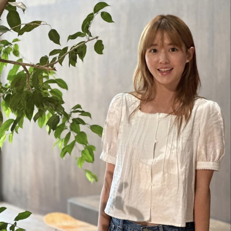  13남매 남보라 핀턱 반팔 블라우스 코디 어디꺼?