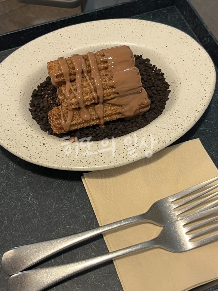  츄러스 좋아하는 사람들 여기로 오세요! '동명동 카페 하이타이드'