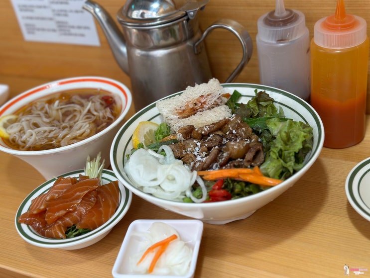  천호맛집 '강동쌀국수'에서 연어국수, 분팃느엉 먹고 왔어요!