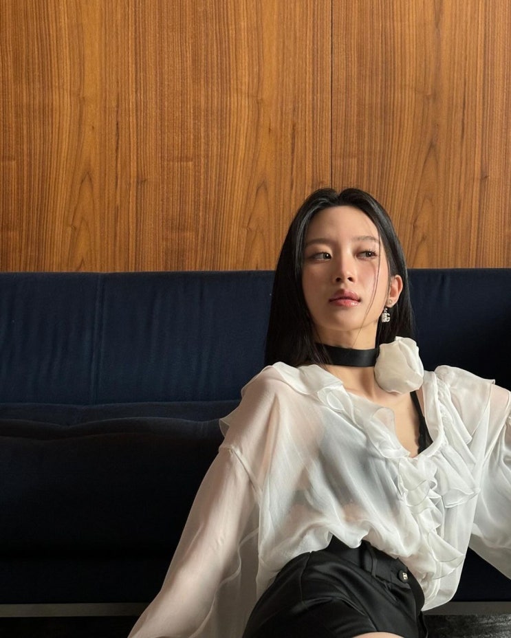  고급스러운 세련미를 가진 여자 쥬얼리 명품 브랜드 D&G 14K 골드 귓볼 데일리 귀걸이 w. 문가영
