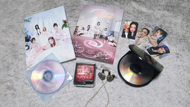<b>10주년</b>의 <b>레드벨벳</b> 'Cosmic' 포토북 버전 2종 만남