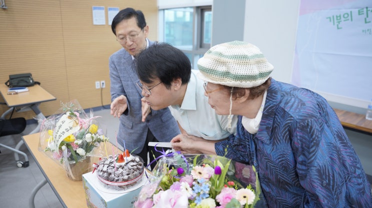  단국대 문예창작과 하린 교수의 출판기념회 사회를 보고 왔습니다.