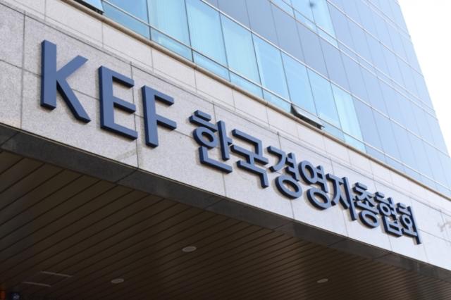 국민 10명 중 7명 "'더 내고 더 받는' 국민연금 개혁안 부담" 국민 10명 중 7명 "'더 내고 더 받는' 국민연금 개혁안 부담"