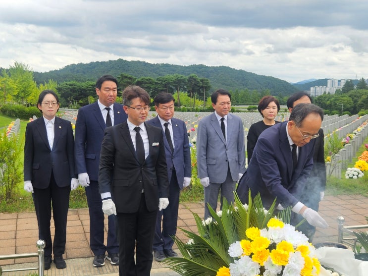 및 연평도포격 전사자 <b>묘역</b>, 해병대 채상병 묘소 참배