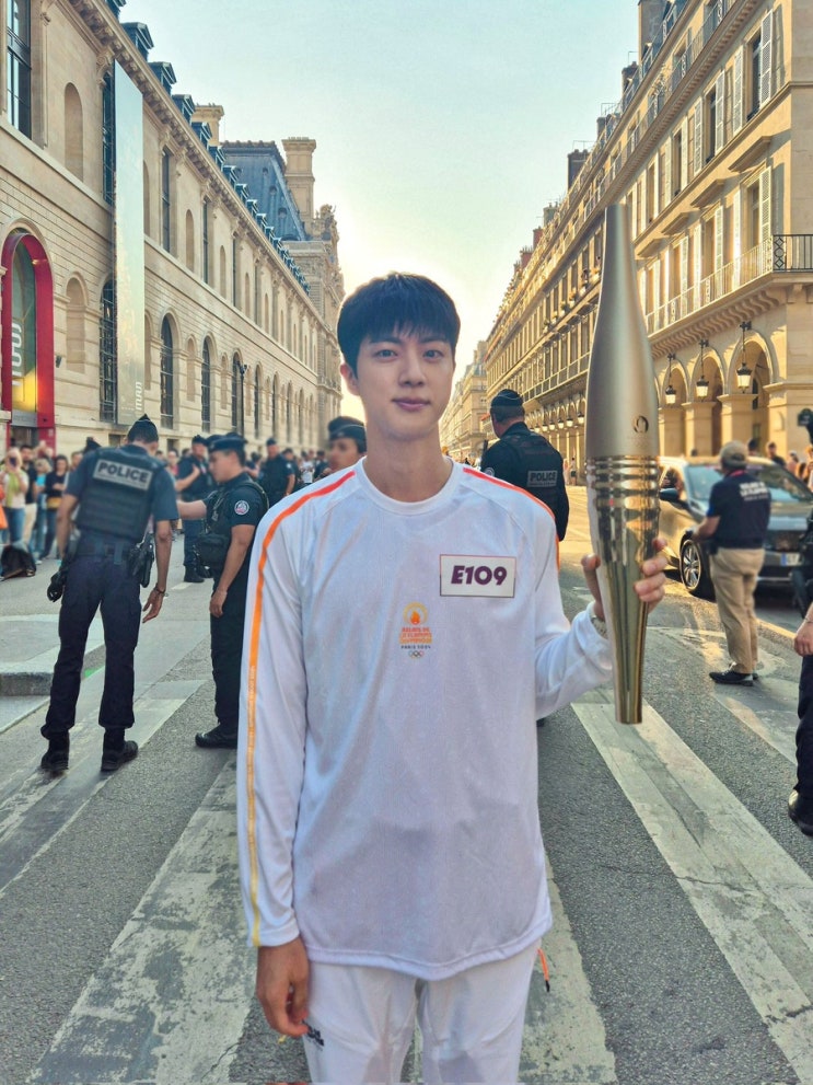BTS 석진/ 프랑스 파리올림픽 <b>성화봉송</b> 주자, 멋있어