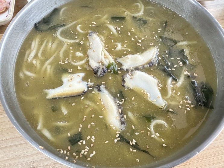  [내돈내산] 싱싱한 전복이 들어있는 을왕리 맛집, 제주전복칼국수(아기의자 있음)
