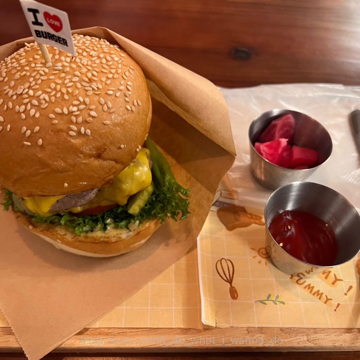  나트랑 시내 수제버거 내돈내산 인종차별 맛집 - Burger People(버거 피플)