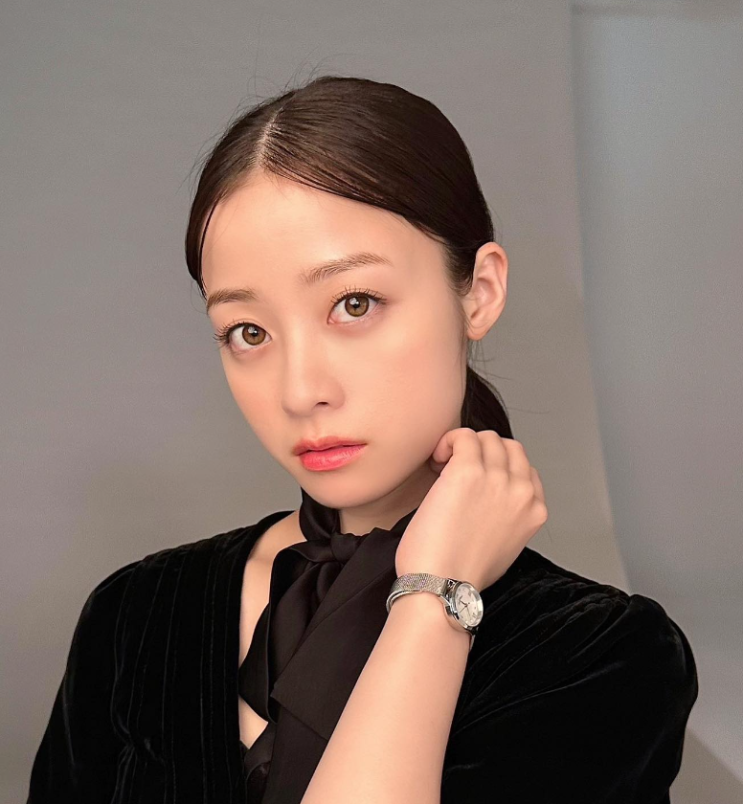  20대 여성에게 가성비 좋은 일본 브랜드 메탈 손목 시계 엔젤하트 추천 ft. 하시모토 칸나