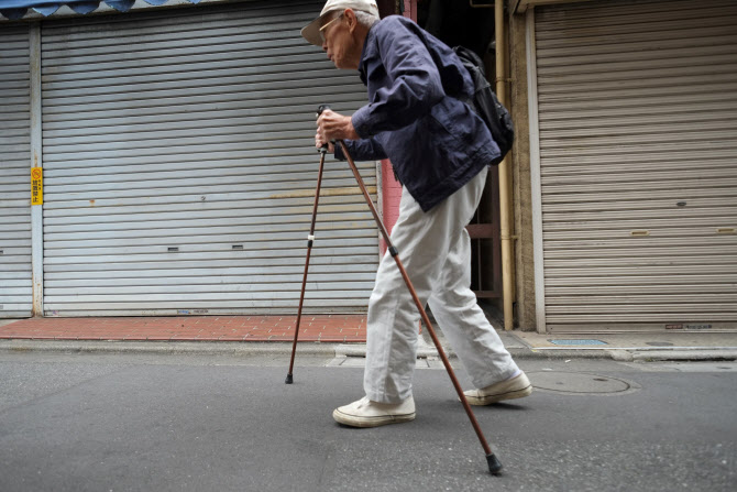 "똑같이 내는데"…日, 60대에 일해도 현역보다 연금 손해 "똑같이 내는데"…日, 60대에 일해도 현역보다 연금 손해