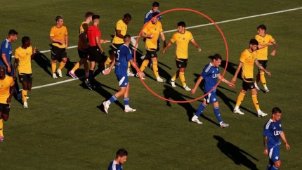 EPL 울버햄튼 <b>황희찬</b>, 친선경기서 <b>인종차별</b> 당해(ft. 옆... 