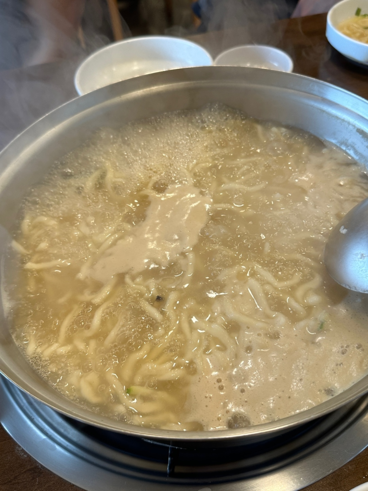  오늘은 아산 홍두깨 칼국수로 든든한 점심 해결!