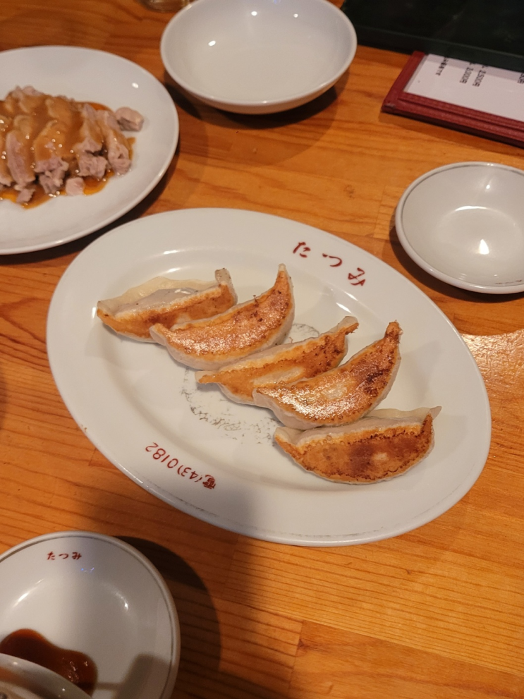  [나고야 신사카에마치역] 교자야 타츠미 (왜 미슐랭 교자집들은 야키교자보다 찌거나 삶은 교자가 맛이 더 좋은가/나고야 최고의 간맥집)