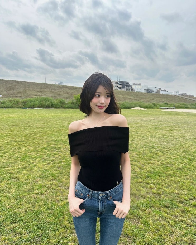  아이브 장원영 인스타그램 패션 코디, 프롬웨얼 오프숄더 스웨터 추천!