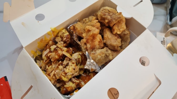  아주커치킨 순살반반 후라이드, 버터링양념 700그램