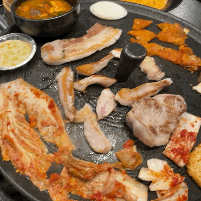  고기를 시켰는데 뷔페가 펼쳐지는 디지털미디어시티역 맛집, 한상가득왕솥뚜껑