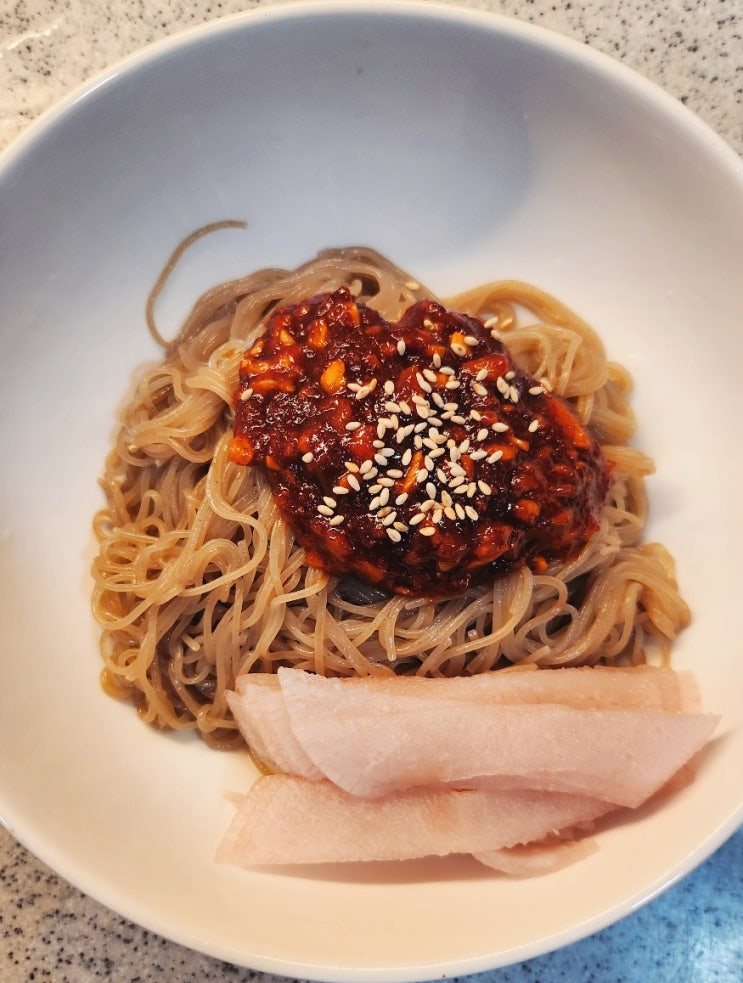  비빔냉면 여름음식 무더운여름 냉면