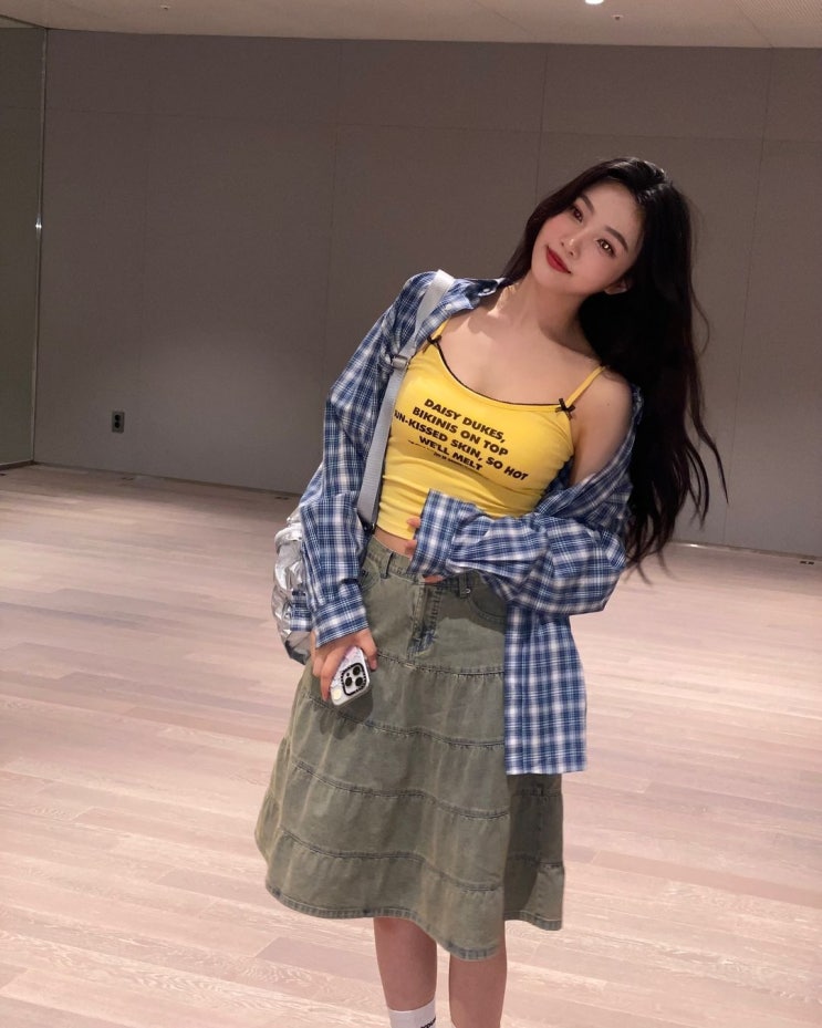  레드벨벳 조이 인스타그램 패션 코디 에즈이프캘리 슬리브리스 탑 추천!!