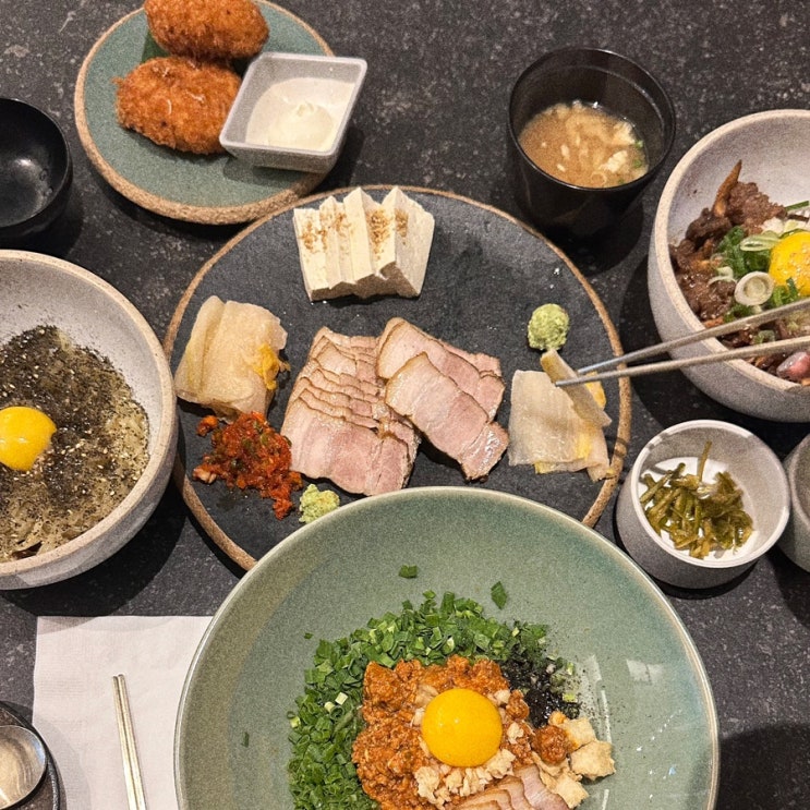  퓨전한식당 금금 송리단길점 보리된장 고기국수 들기름통밀국수 묵은지두부삼겹수육 소갈비덮밥 리뷰.