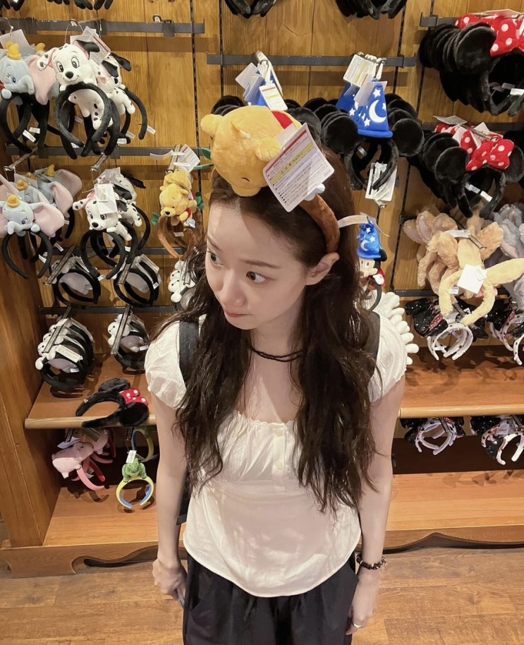  배우 이나은 도쿄 디즈니랜드 인스타그램 패션 코디, 브랜디멜빌 블레어 코튼 러플탑 추천!