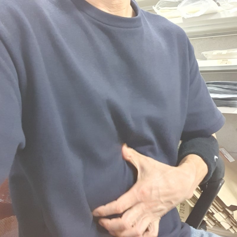 지겨운 위경련 마사지랑 찜질하니 효과는 있음ㅠㅠ