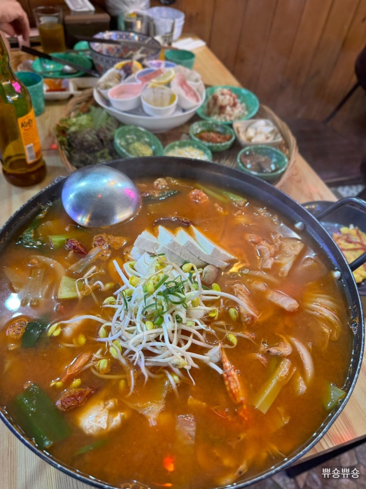  제철모듬회 홍대횟집 레트로횟집 바다생고기