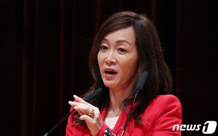 미국, CIA 출신 북한<b>전문가</b> <b>수미 테리</b> 간첩 혐의로 기소...누구?