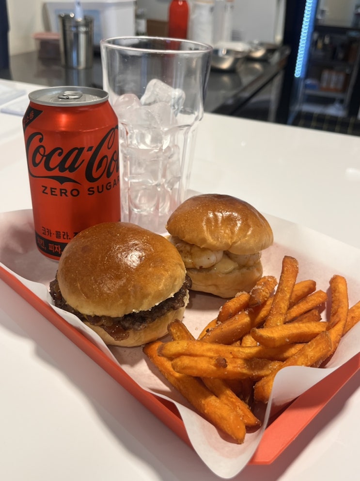  비오는 속초는 맛있는 음식을 먹는 것 만이 살길이다. 속초여행 3탄: 속초 현지인 회맛집, 수제버거 맛집, 양양 커피 맛집 #스페셜포토덤프