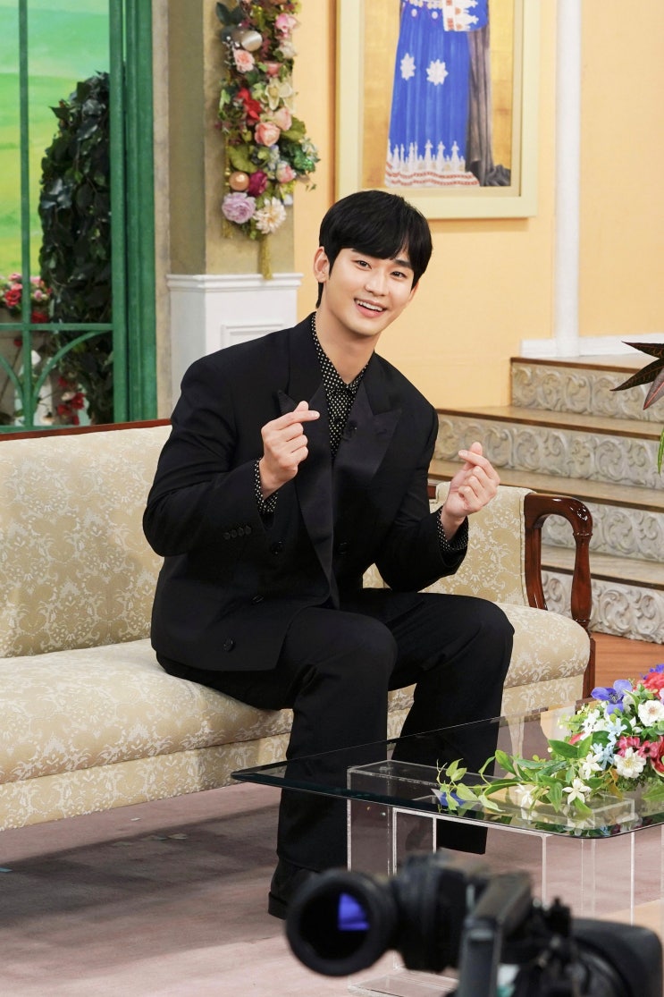 <b>김수현</b>, 일본 팬미팅→지상파 채널도 섭렵!