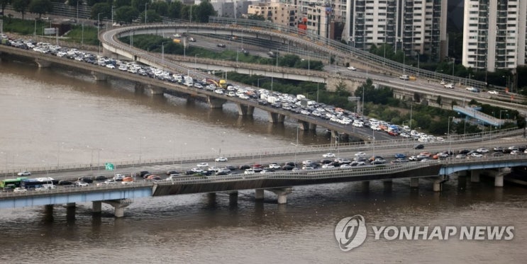 <b>서울 올림픽대로</b>, 한강 수위 상승으로 올림픽대로 여의나루IC... 