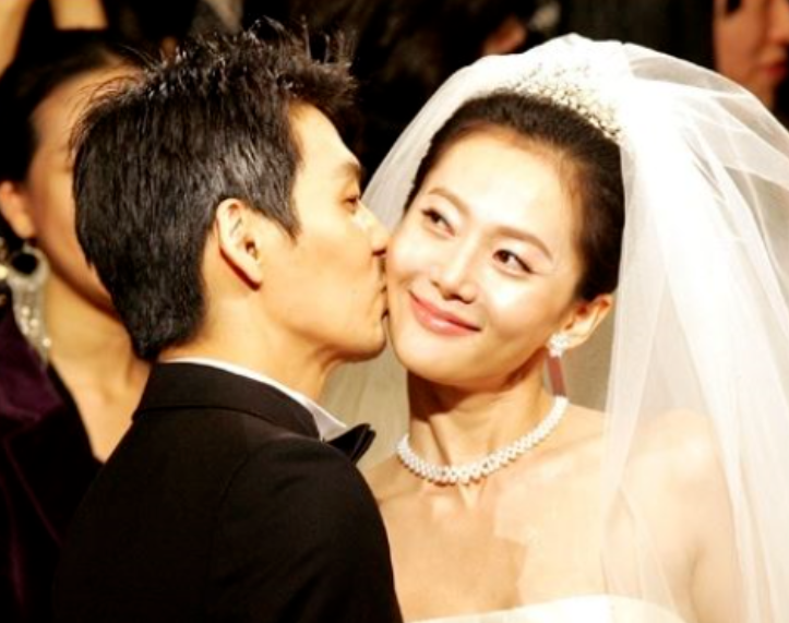 <b>염정아</b>, 잘생긴 <b>의사</b> 남편 공개 "첫만남에 3차 갔다"