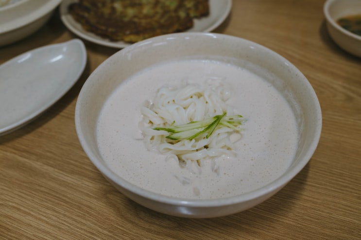  성산동 칼국수집 여름엔 걸죽 고소한 콩국수 까지 맛있는 맛집