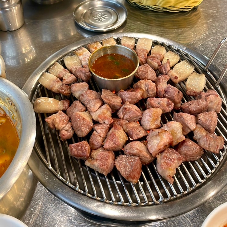 꽃돼지연탄구이, 흑돼지의 끝판왕을 만나다! 제주도에서 꼭 먹어봐야 할 이유