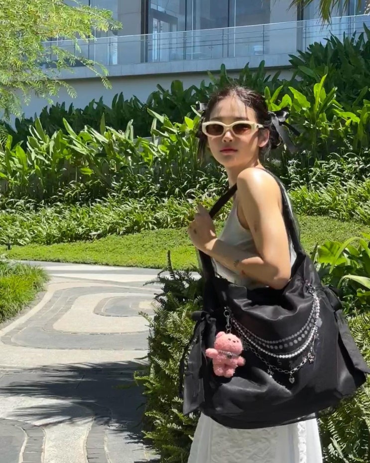  노트북도 거뜬한 빅백으로 20대 여자 대학생 숄더백 가방 브랜드 정보 w. 박주현
