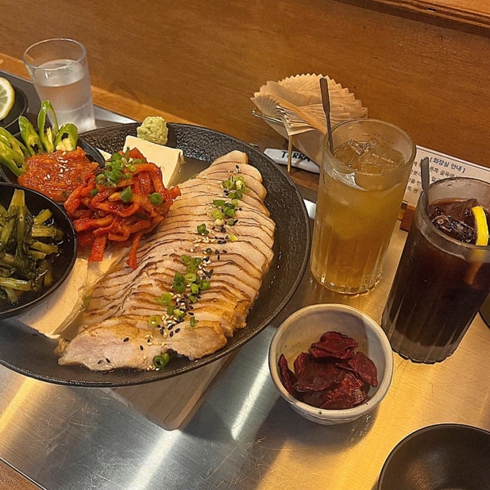  전포 조용한 퓨전 한식 주점 "윤택1995"