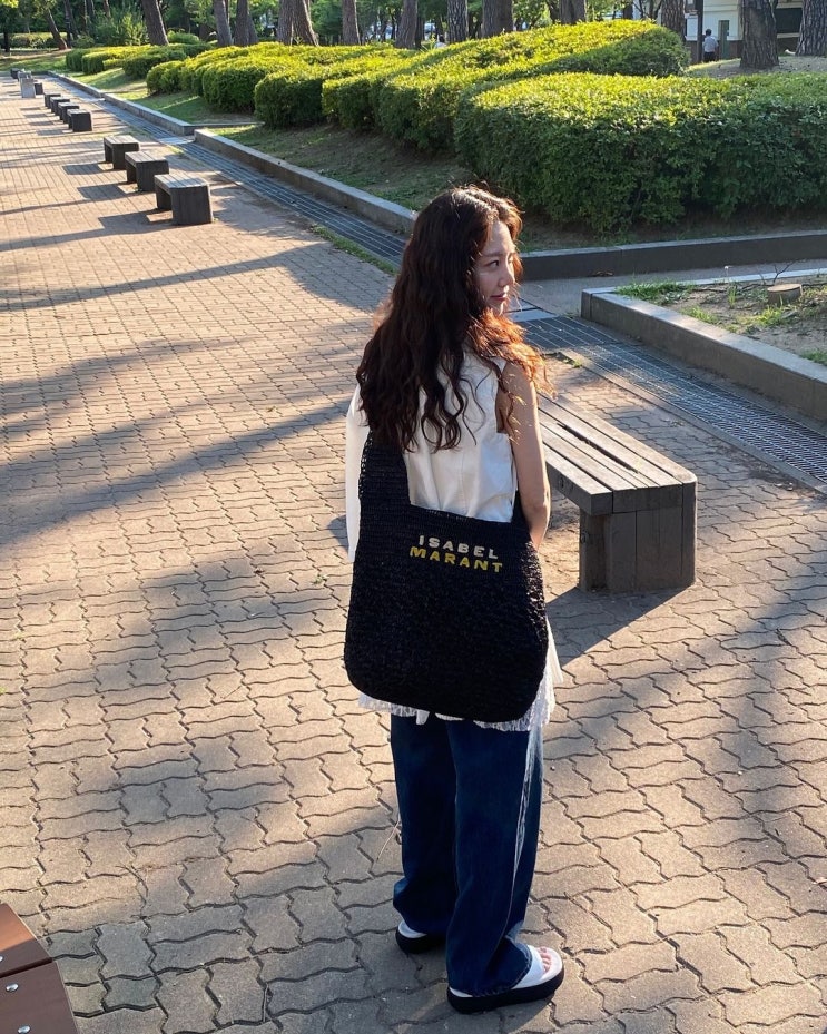  배우 공승연 인스타그램 패션 코디 3/80 쓰리투에이티 와이드 핏 데님 팬츠 추천!