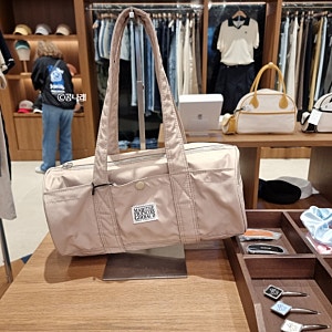 휘뚜루마뚜루템!! 마리떼 프랑소와 저버 가방 더플백 베이지(CLASSIC LOGO DUFFLE BAG BEIGE)