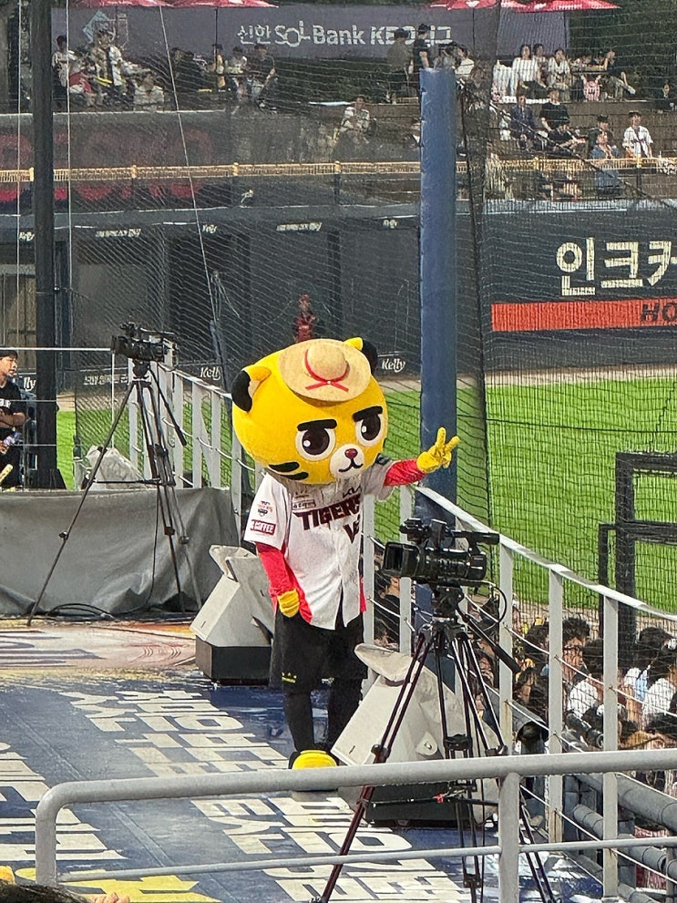  광주 기아 챔피언스 필드 응원석 직관후기 : 주변 무료주차장 먹거리 좌석 배치도 꿀팁