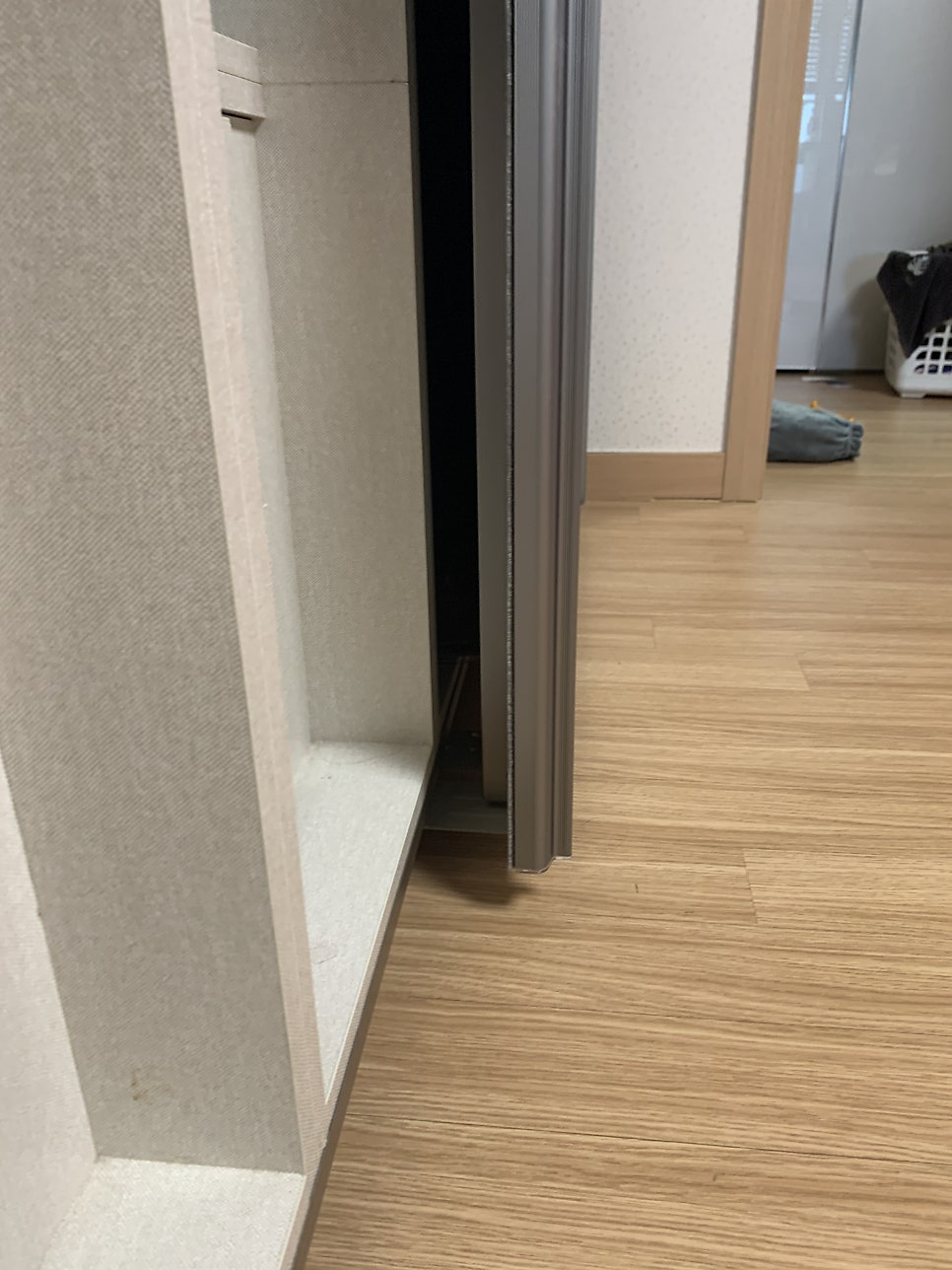 슬라이딩붙박이장 긴급수리