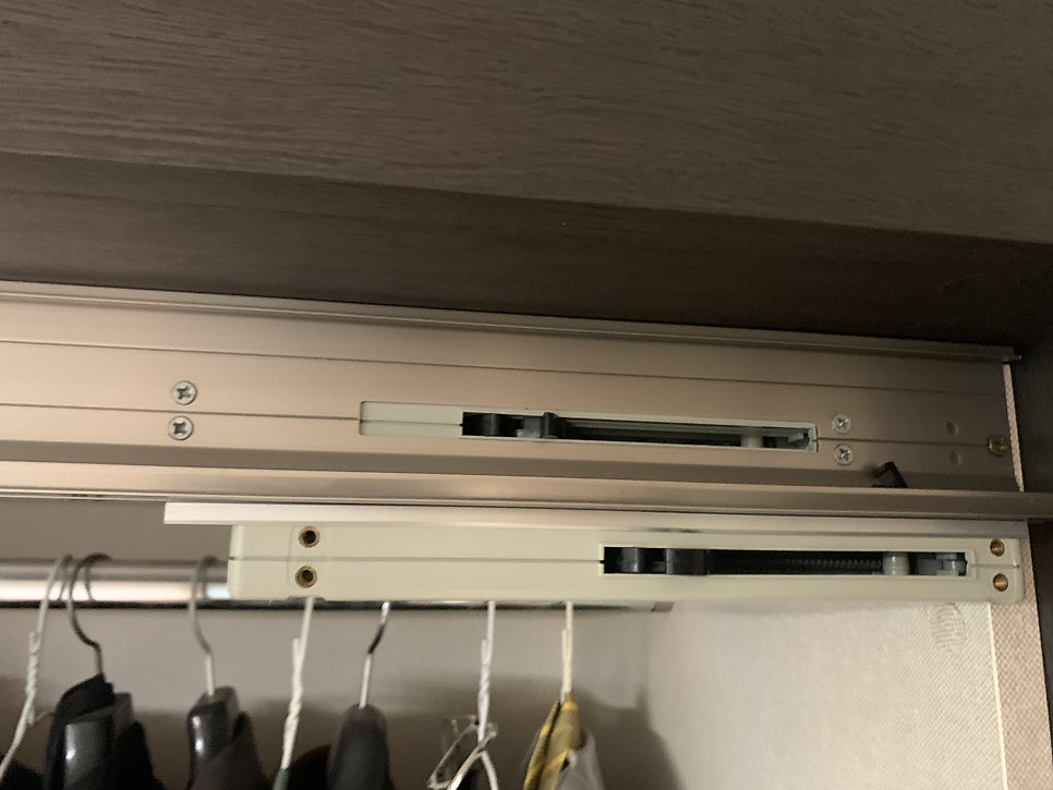 슬라이딩붙박이장 긴급수리