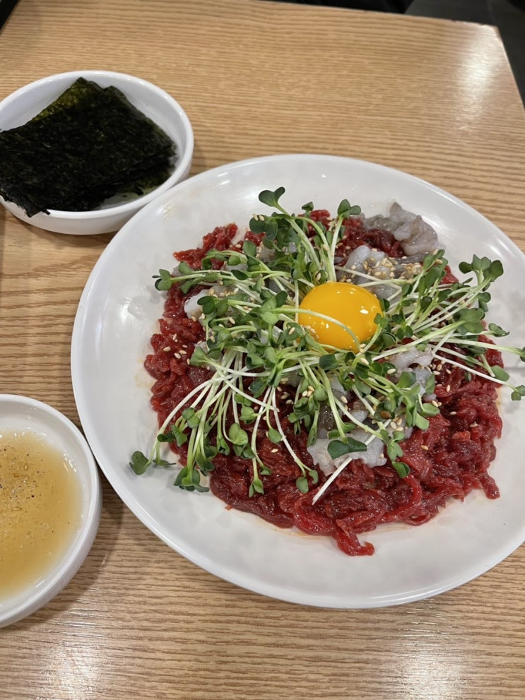  광장시장 필수 코스 - '창신육회' 주기적으로 생각나는 육회탕탕이, 육회 맛집~
