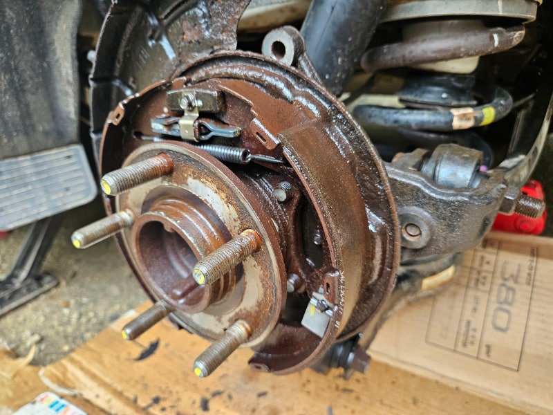 올뉴카니발 자동차 리어 브레이크 캘리퍼 고착 디스크 패드 활대링크 자가 수리 diy 방법 공....