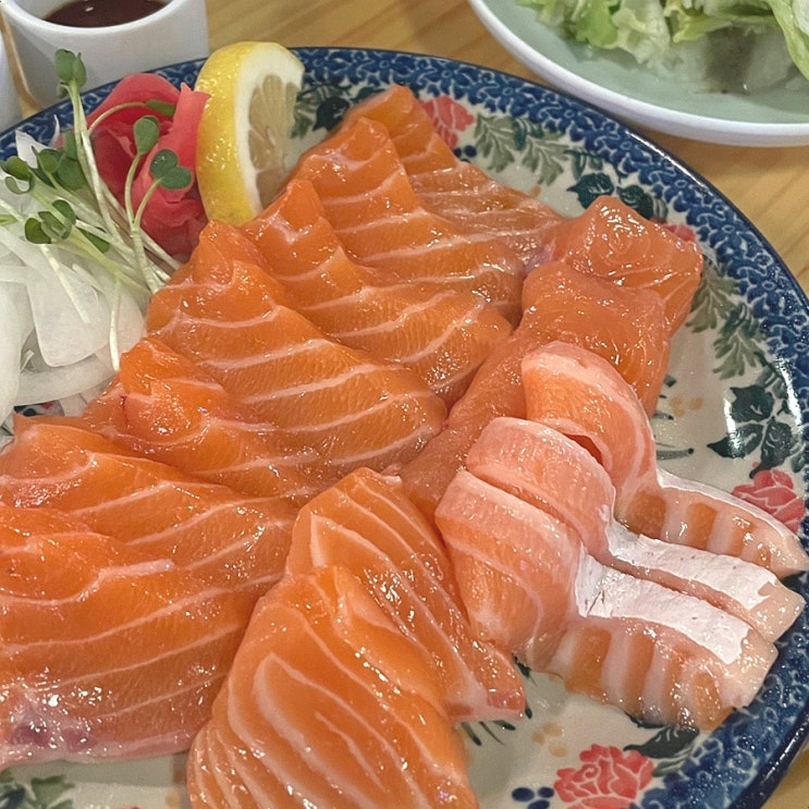  강남역 2차 술집 너무한육회연어 연어사시미 육회 맛집