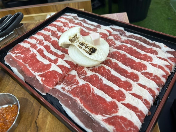  솥뚜껑에 구워먹는 여의도 고기맛집 여의도우삼겹집 (여우집)