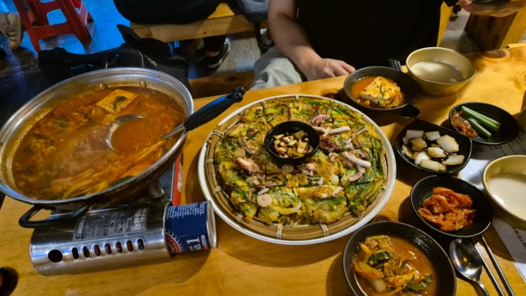  [가디 맛집] 비가 많이 오는 요즘 해물파전에 동동주 해밥상달빛주점