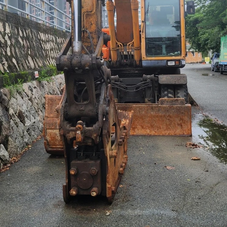 현대 R210W 2011년식 5300만원 판매합니다. 현대 R210W 2011년식 5300만원 판매합니다.