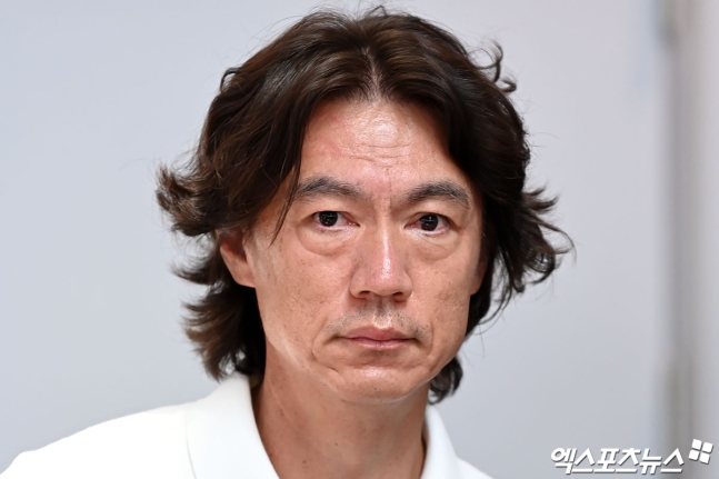 주장으로' <b>홍명보 감독</b>... 독대'...해외파들 면담 후 <b>귀국</b>