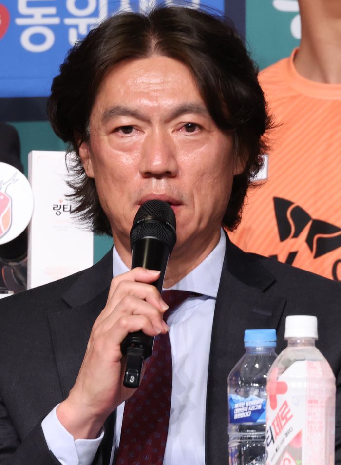 <b>홍명보</b> 감독, 런던서 <b>손흥민</b>과의 면담: 한국 축구대표팀의... 