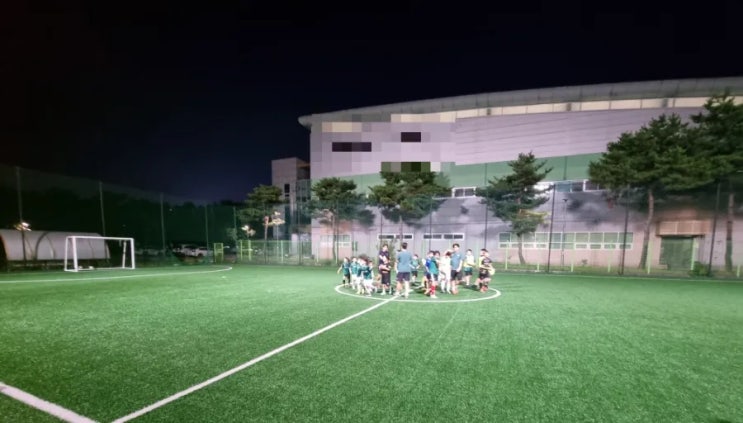  여자 풋살클럽 후기: 운동하러갔더니 코치가 과장님이었다..?