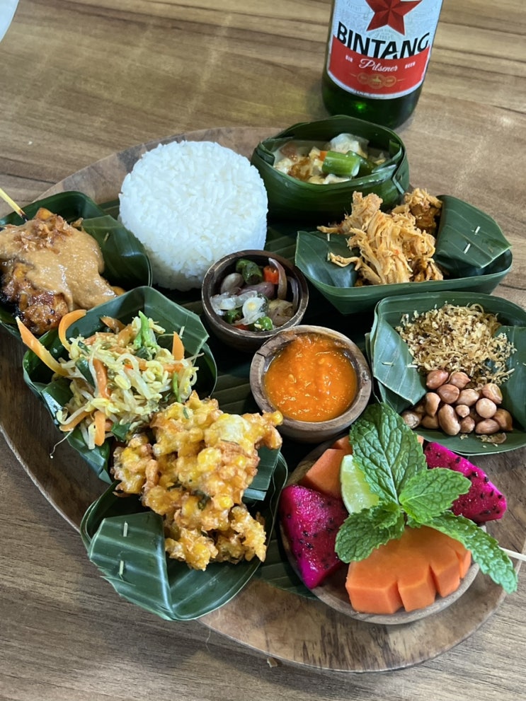  발리 우붓 현지 가정식 나시짬뿌르 맛집ㅣ인다컴파운드와룽 In Da Compound Warung